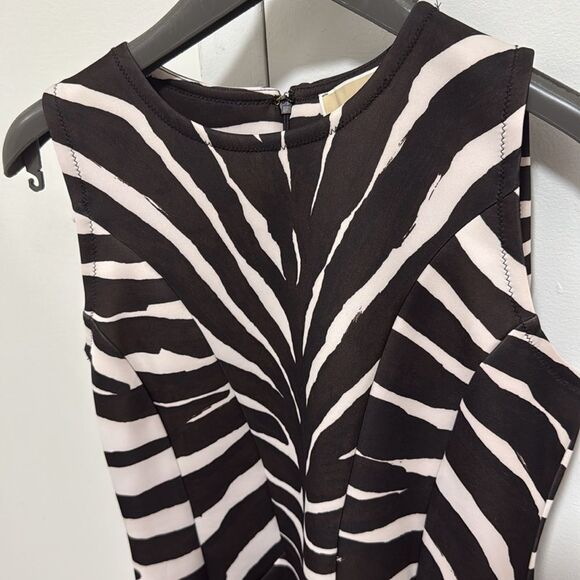 Michael Kors Scuba Flare Sleeveless Dress in Zebra Print. Size Small. - Picture 4 of 5